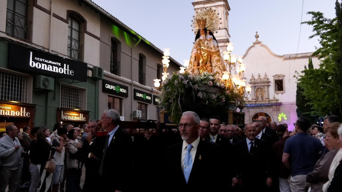 Emoción al escuchar las barcas de los pescadores de Dénia para recibir a su patrona, la Mare de Déu dels Desemparats