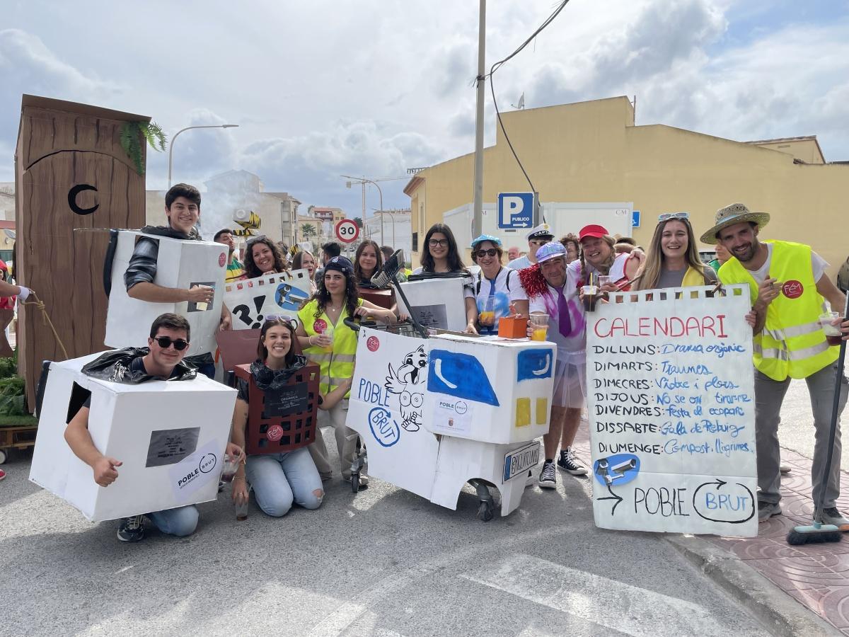 Los disfraces de ‘Poble Brut’, Trump y el entierro del Papa se proclaman ganadores del concurso de San Pancracio en Benitatxell Los disfraces de ‘Poble Brut’, Trump y el entierro del Papa se proclaman ganadores del concurso de San Pancracio en Benitatxell