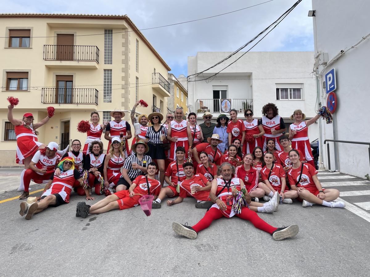 Los disfraces de ‘Poble Brut’, Trump y el entierro del Papa se proclaman ganadores del concurso de San Pancracio en Benitatxell Los disfraces de ‘Poble Brut’, Trump y el entierro del Papa se proclaman ganadores del concurso de San Pancracio en Benitatxell