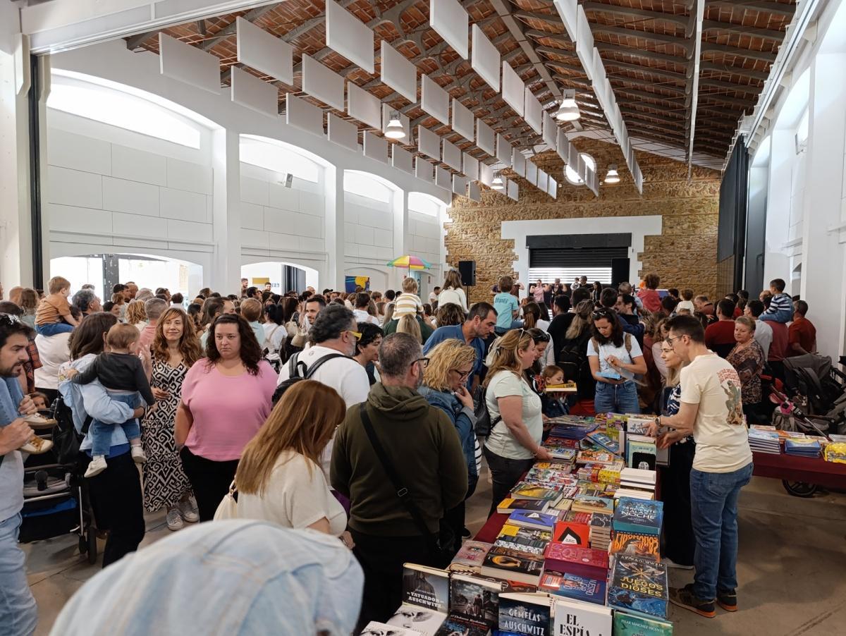 La Fira del Llibre d'Ondara rep la visita de Dani Miquel