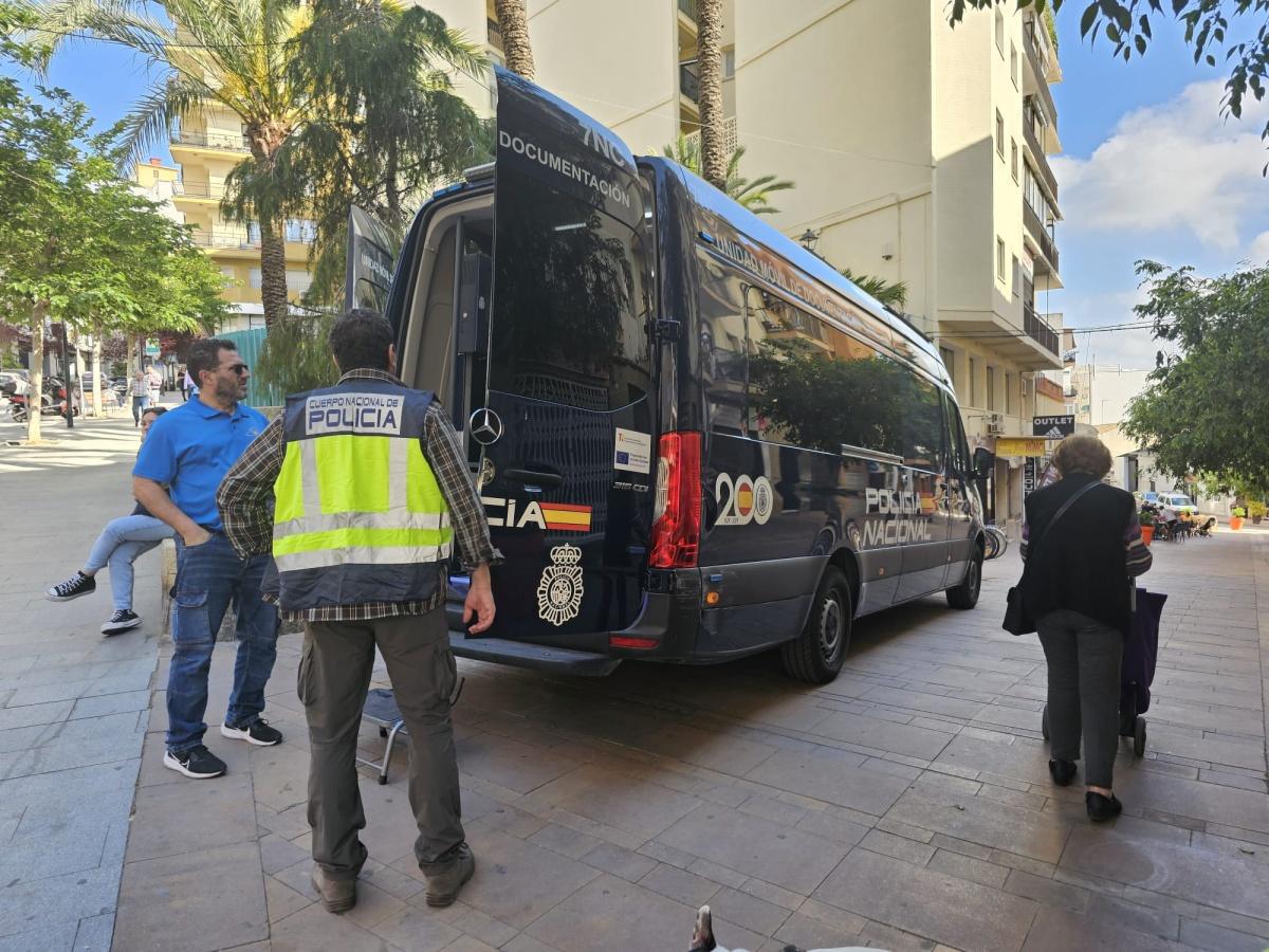 Pasaporte y DNI se expiden de forma inmediata con la unidad móvil de Calp