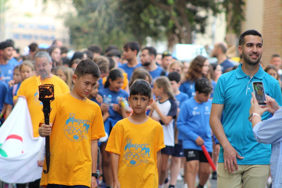 Dénia encén la flama dels Minijocs amb un acte protagonitzat per l’esport base 