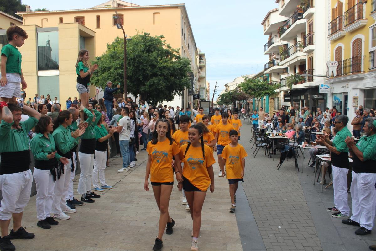 Dénia encén la flama dels Minijocs amb un acte protagonitzat per l’esport base 