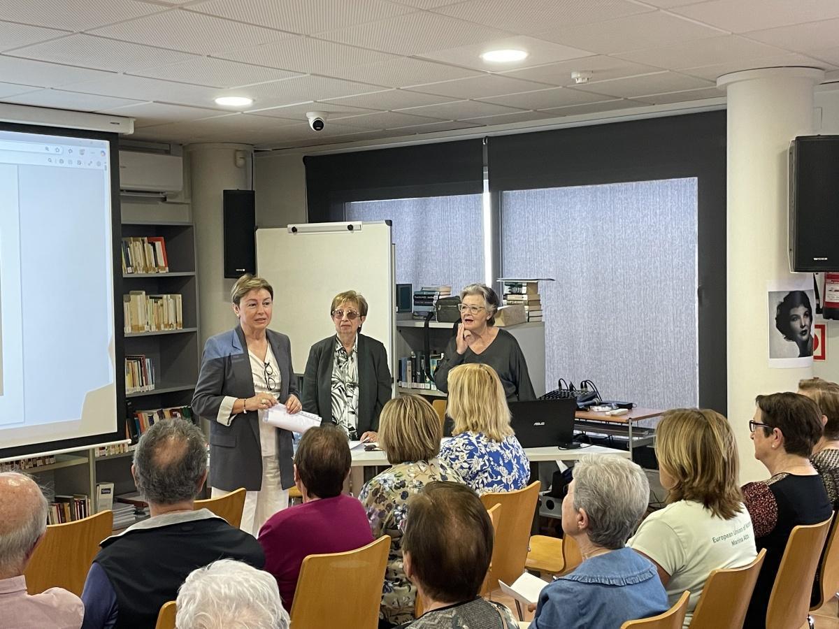 Clásicas y Modernas de Benitatxell homenatja a María Beneyto, escollida escriptora de l'any per l'Acadèmia Valenciana de la Llengua Clásicas y Modernas de Benitatxell homenatja a María Beneyto, escollida escriptora de l'any per l'Acadèmia Valenciana de la Llengua