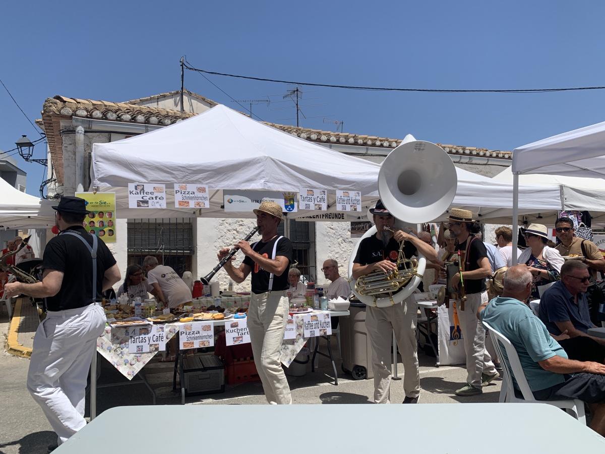 La Fira de Convivència i Associacions reunix als veïns de Els Poblets en una jornada lúdica La Fira de Convivència i Associacions reunix als veïns de Els Poblets en una jornada lúdica