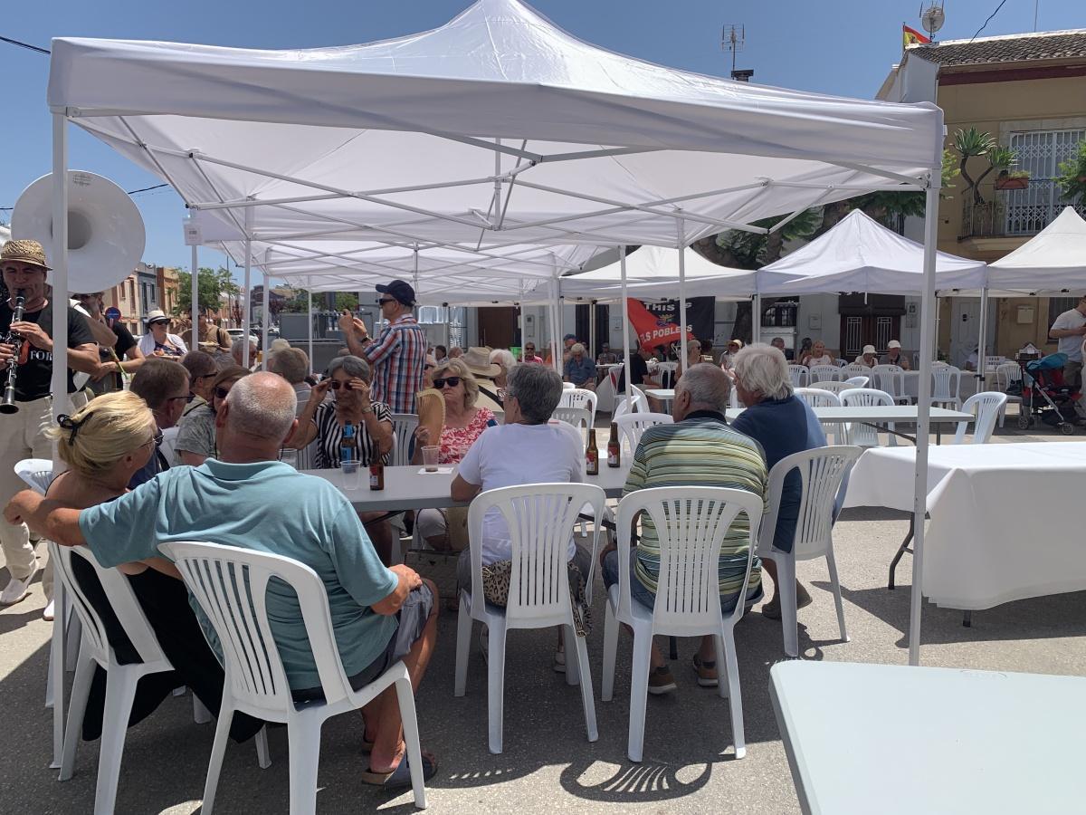 La Fira de Convivència i Associacions reunix als veïns de Els Poblets en una jornada lúdica La Fira de Convivència i Associacions reunix als veïns de Els Poblets en una jornada lúdica