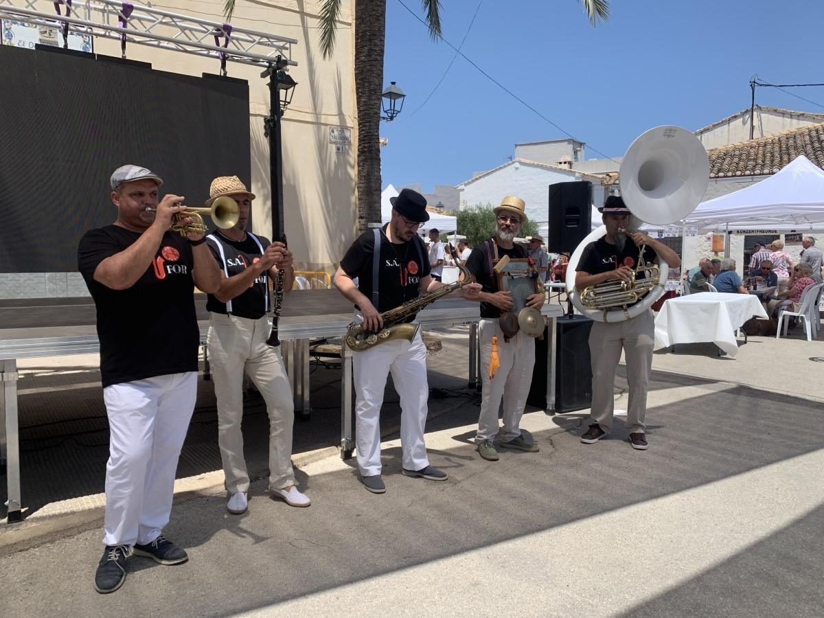 La Fira de Convivència i Associacions reunix als veïns de Els Poblets en una jornada lúdica La Fira de Convivència i Associacions reunix als veïns de Els Poblets en una jornada lúdica