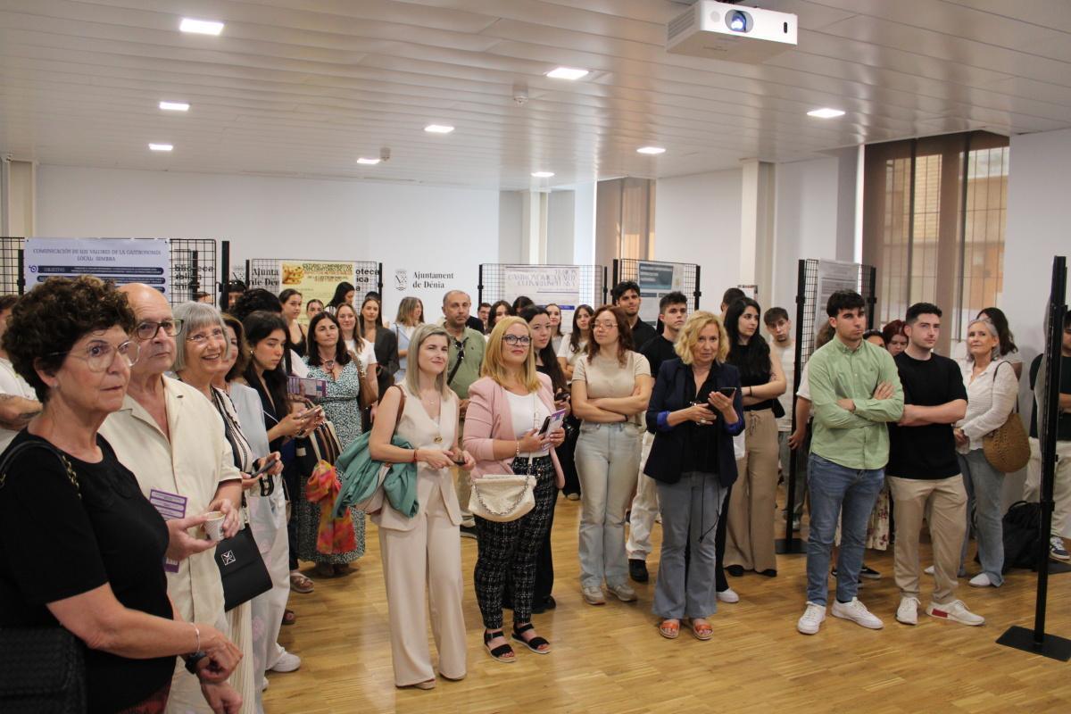 Estudiants de Gastronomia presenten els seus treballs d'investigació Estudiants de Gastronomia presenten els seus treballs d'investigació