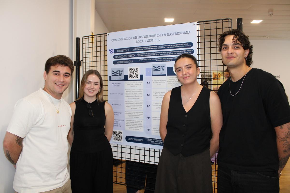 Estudiants de Gastronomia presenten els seus treballs d'investigació Estudiants de Gastronomia presenten els seus treballs d'investigació