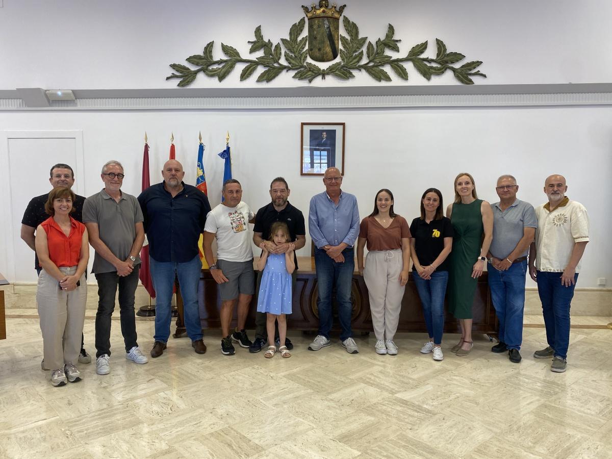 El Ayuntamiento de Dénia recibe a Miquel Silvestre del programa "Diario de un nómada" de TVE