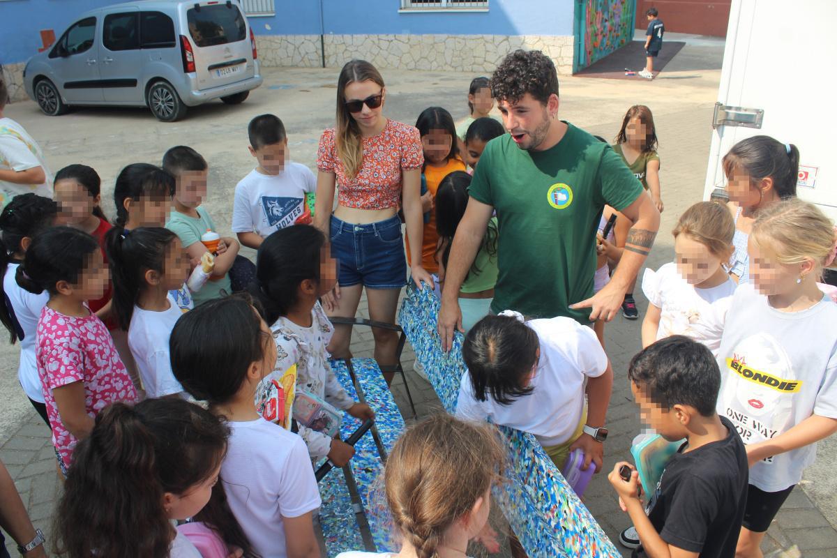 Alumnos de Dénia y la Xara participan en los talleres de reciclaje de plástico