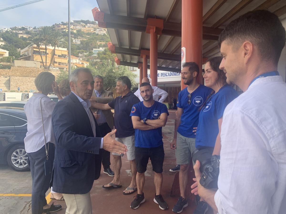 La tortuga Amadeu ya nada en libertad en aguas de Xàbia