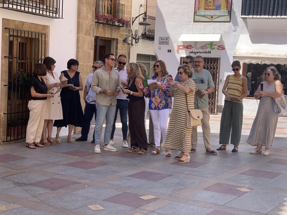 Xàbia celebra el Dia de l’Orgull amb un manifest institucional i una acció simbòlica per visibilitzar la diversitat