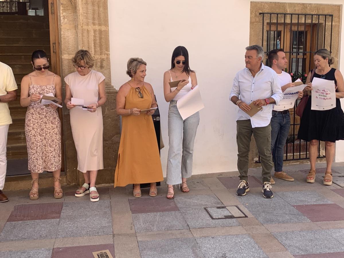 Xàbia celebra el Dia de l’Orgull amb un manifest institucional i una acció simbòlica per visibilitzar la diversitat