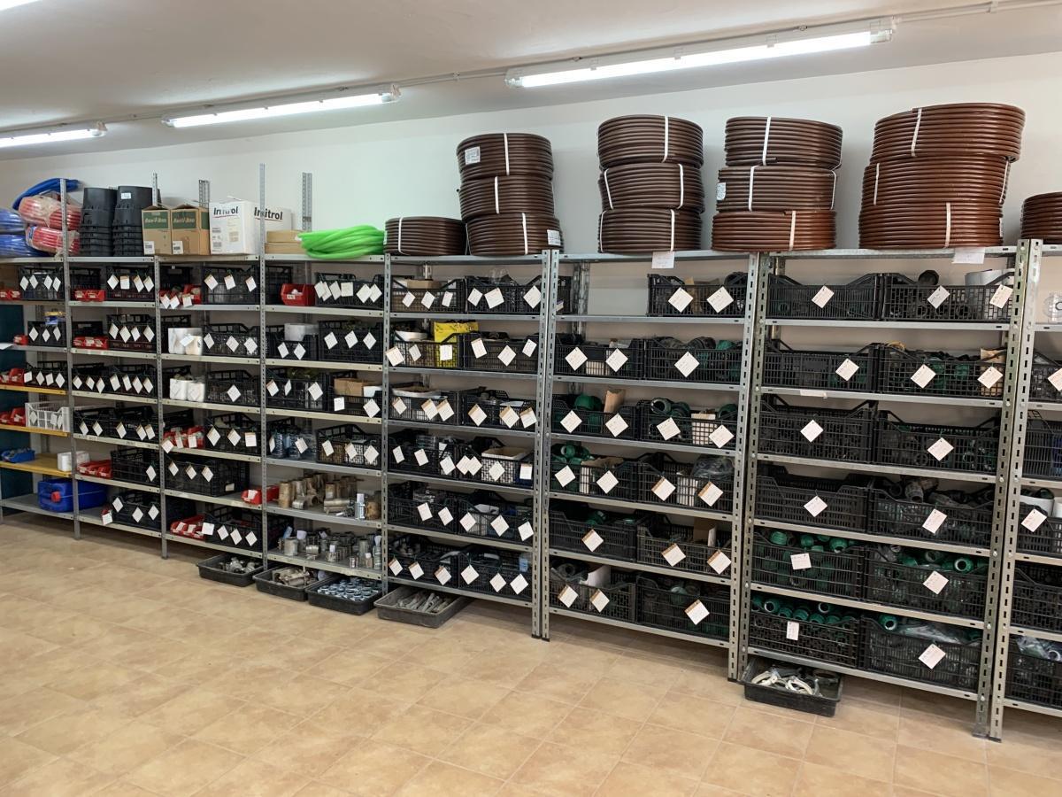 Dénia reubica la brigada de Parcs i Jardins en una nova nau més gran i millor equipada Dénia reubica la brigada de Parcs i Jardins en una nova nau més gran i millor equipada