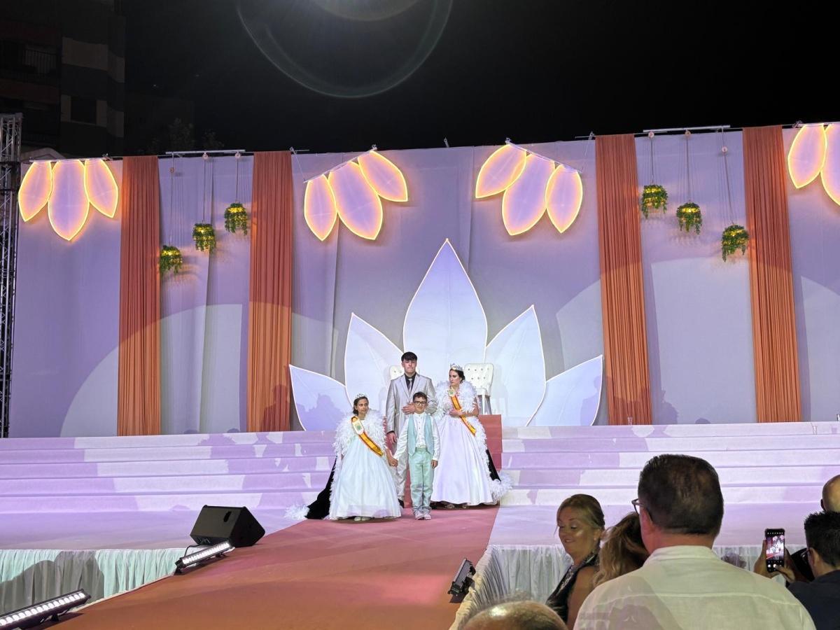 Neus Díaz y Neus Santos lucen como reinas de las Fiestas Patronales Calpinas Neus Díaz y Neus Santos lucen como reinas de las Fiestas Patronales Calpinas