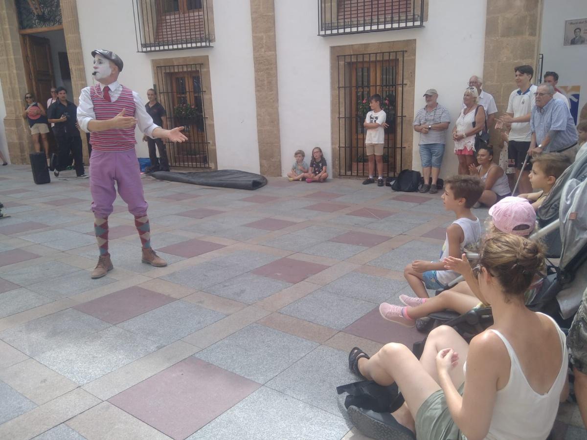 Ríe, sueña y tiembla de emoción con el Circo Encantado en Xàbia. Lo imposible sucede cada noche del 24 de julio al 17 de agosto 