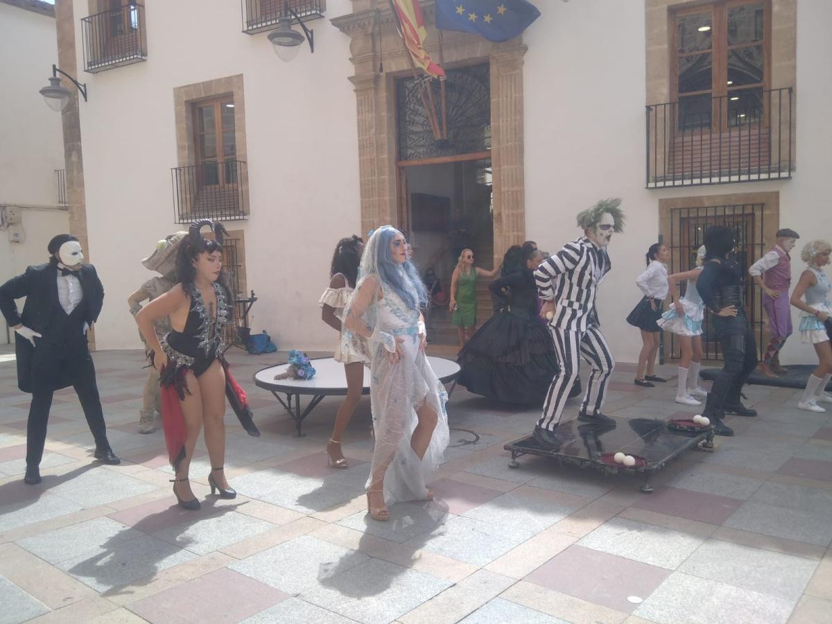 Ríe, sueña y tiembla de emoción con el Circo Encantado en Xàbia. Lo imposible sucede cada noche del 24 de julio al 17 de agosto 