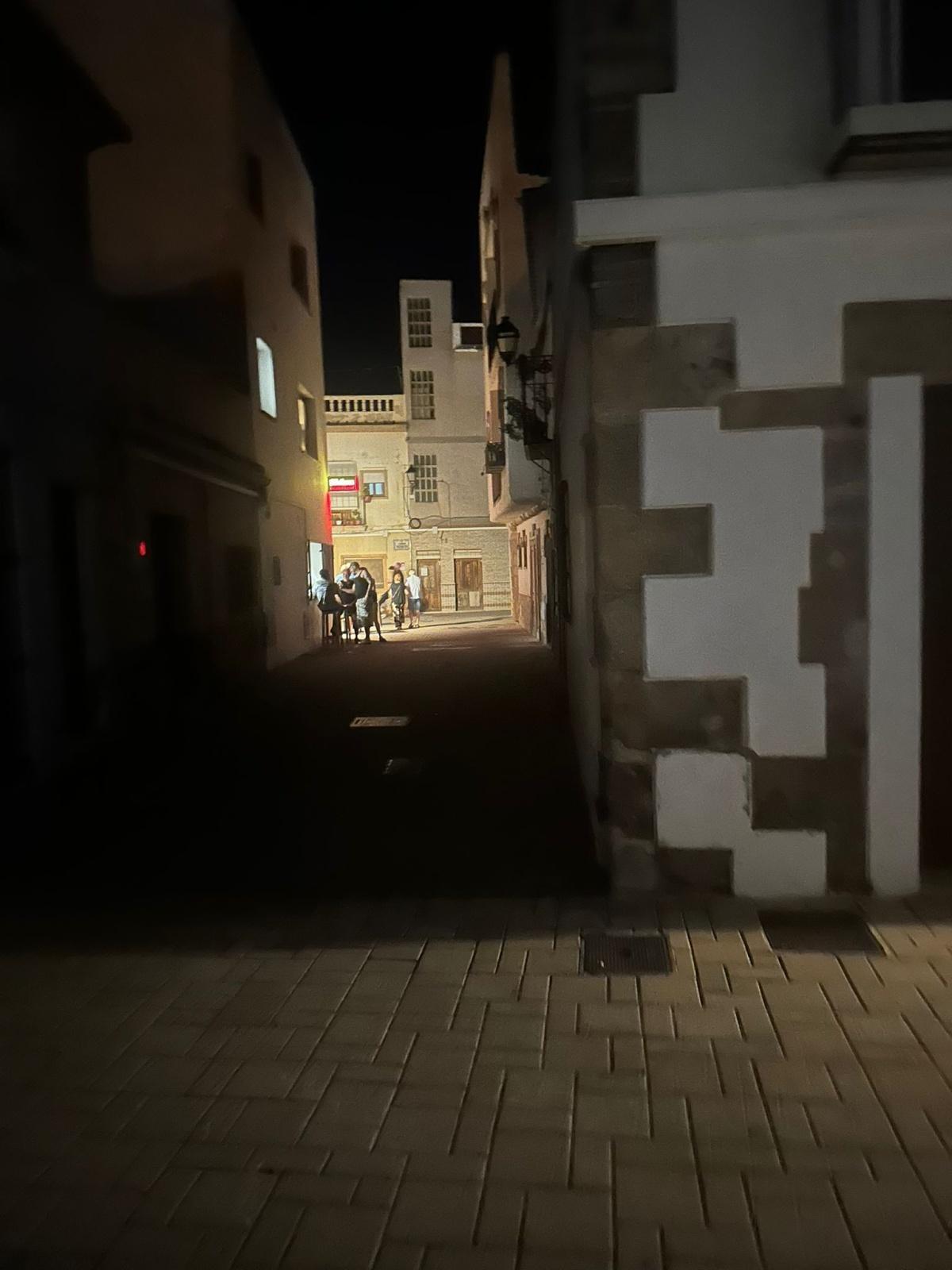 Vecinos del barrio de Baix la Mar de Dénia denuncian dos noches sin luz en las calles