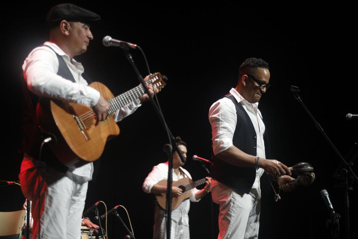 Música al Castell conquista Dénia amb èxit de públic i emocions sota la pluja Música al Castell conquista Dénia amb èxit de públic i emocions sota la pluja