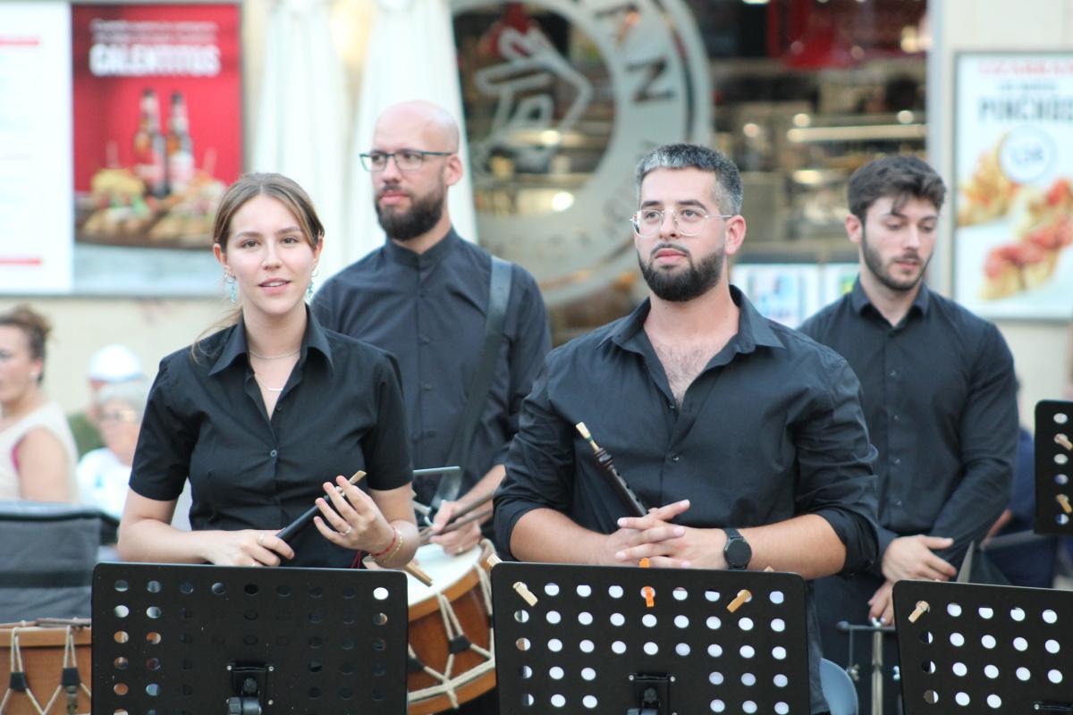 Música al Castell conquista Dénia amb èxit de públic i emocions sota la pluja Música al Castell conquista Dénia amb èxit de públic i emocions sota la pluja