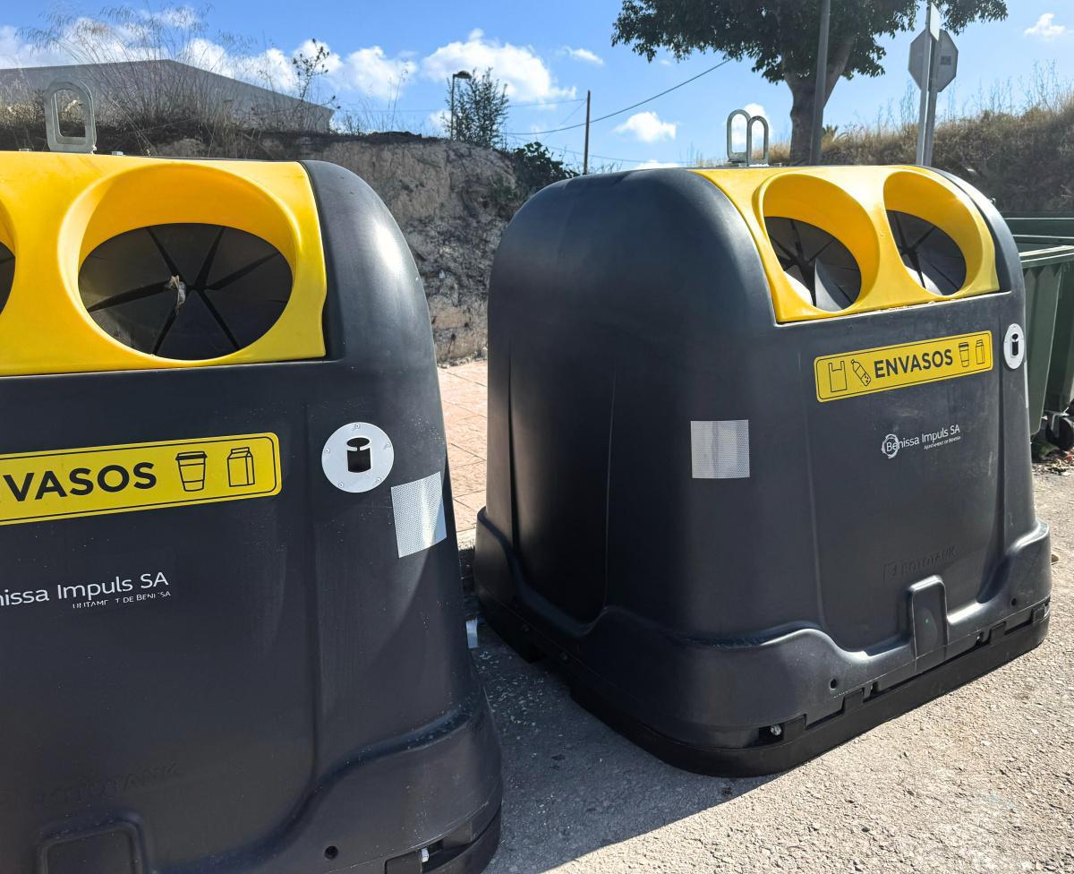 Benissa empieza a renovar los contenedores de reciclaje de plástico y cartón en todo el término municipal Benissa empieza a renovar los contenedores de reciclaje de plástico y cartón en todo el término municipal