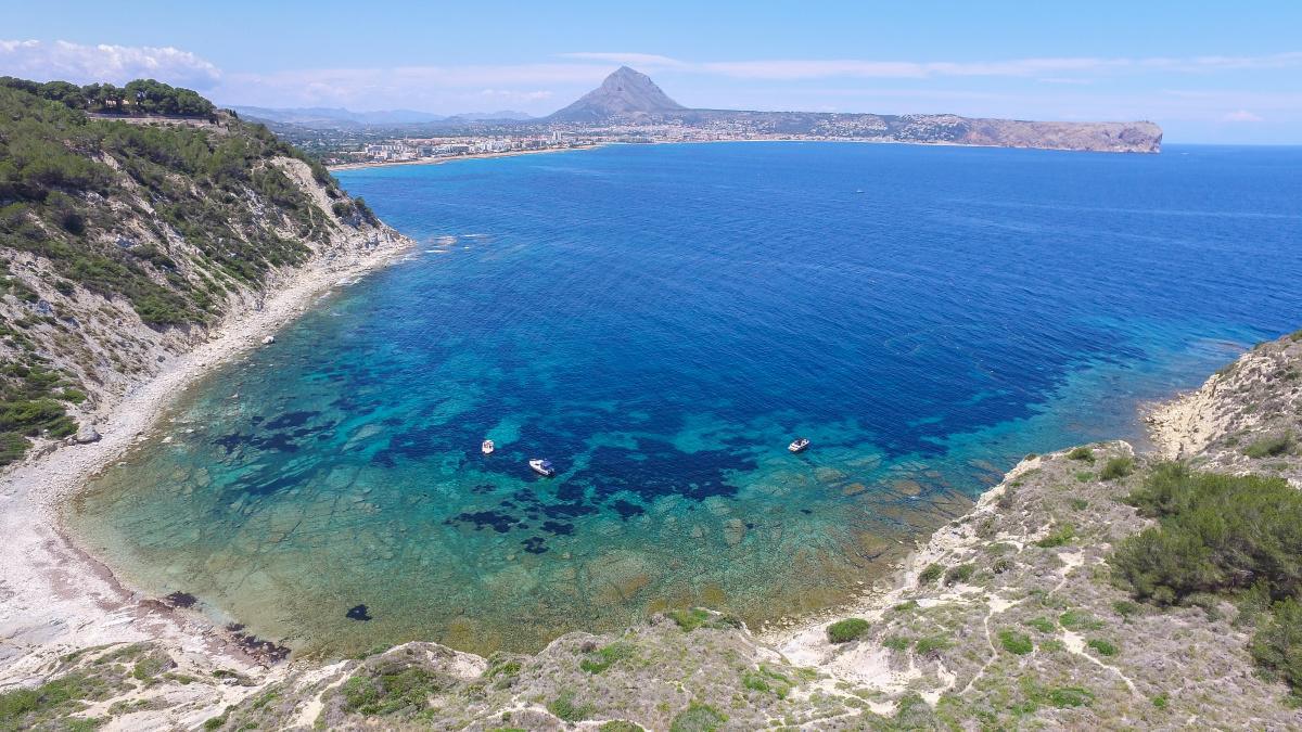 Xàbia, un fascinante viaje entre calas secretas y calles con historia