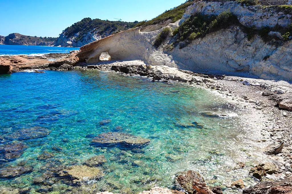 Xàbia, un fascinante viaje entre calas secretas y calles con historia