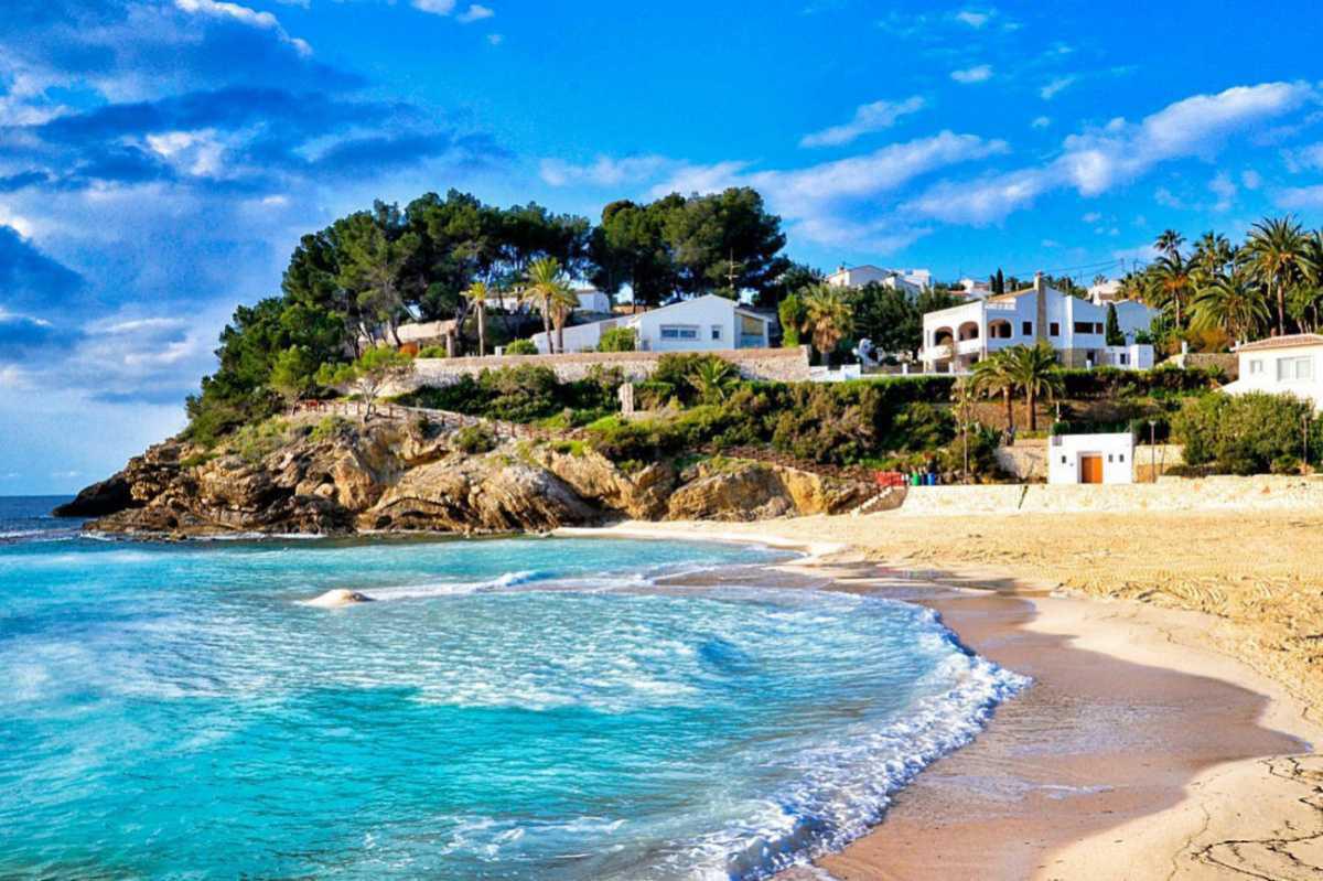 De Fustera a Baladrar, un paseo por las calas más bellas de Benissa