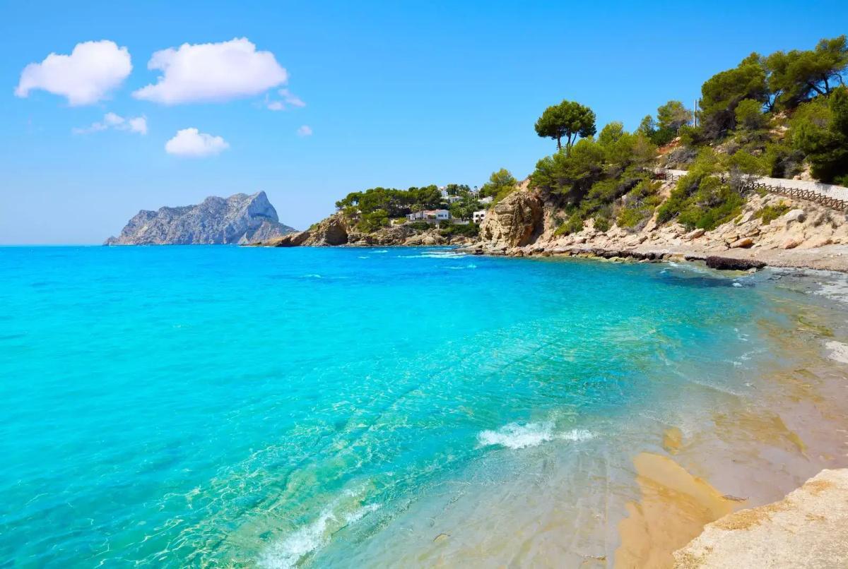 De Fustera a Baladrar, un paseo por las calas más bellas de Benissa De Fustera a Baladrar, un paseo por las calas más bellas de Benissa