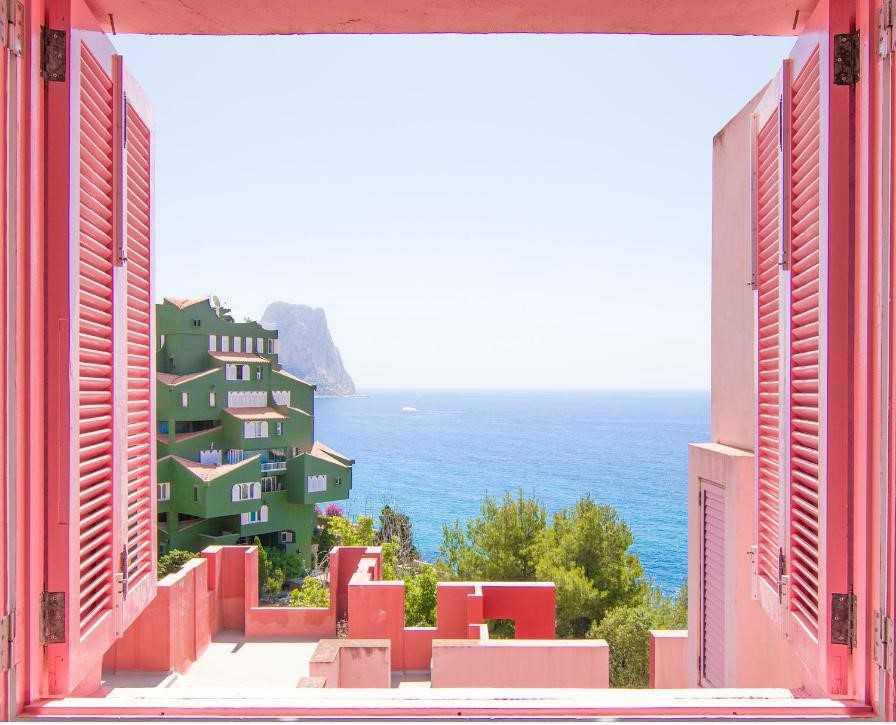 La Muralla Roja de Calp, el laberintó que conquistó Instagram