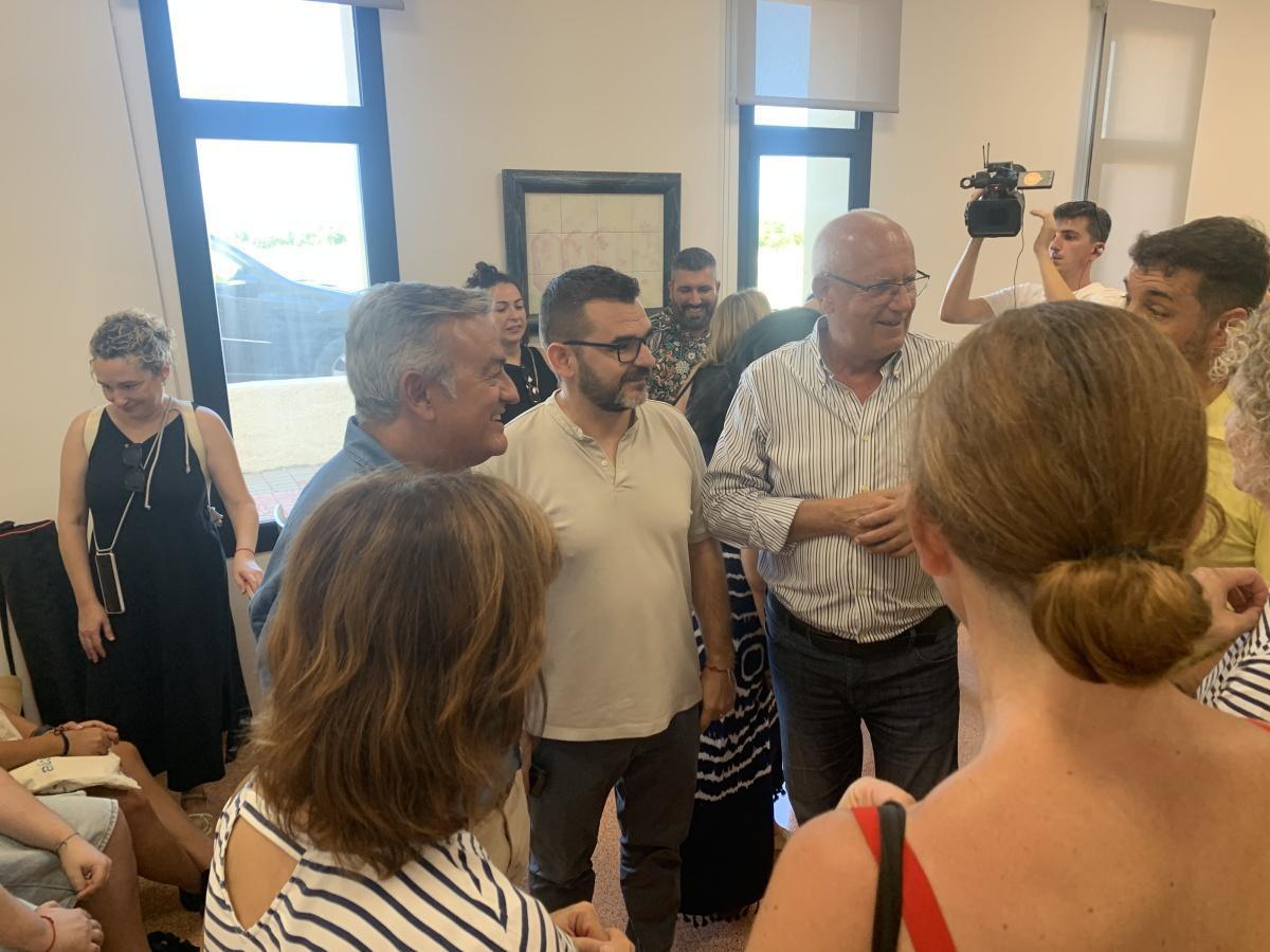 Nombrosos polítics socialistes han recolzat a l'alcalde d'Els Poblets en un plenari històric