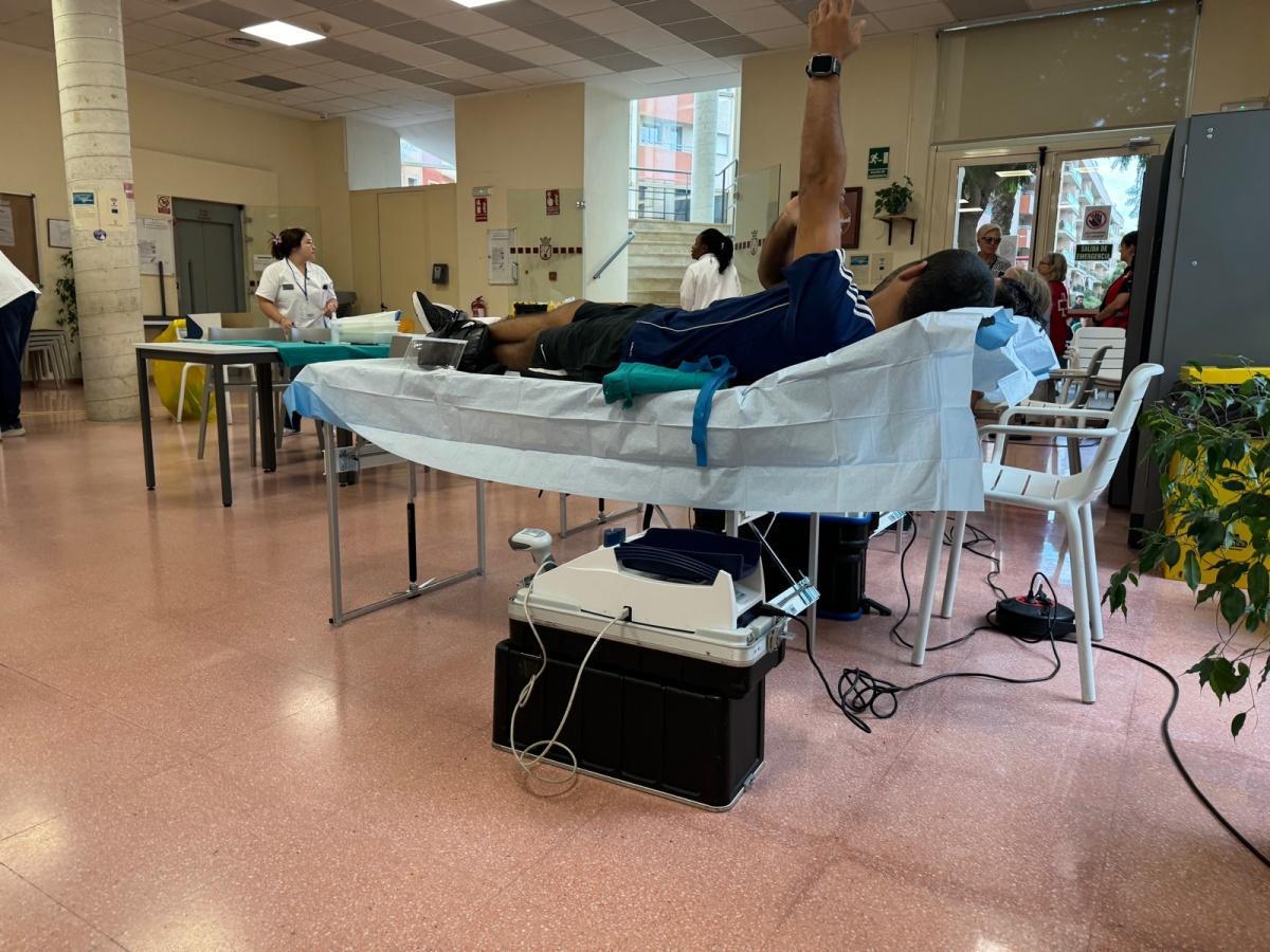 La solidaridad ha llenado el Centro Social de Dénia, un éxito de Maratón de Donanción de Sangre