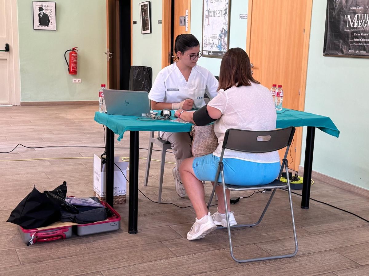 La solidaridad ha llenado el Centro Social de Dénia, un éxito de Maratón de Donanción de Sangre