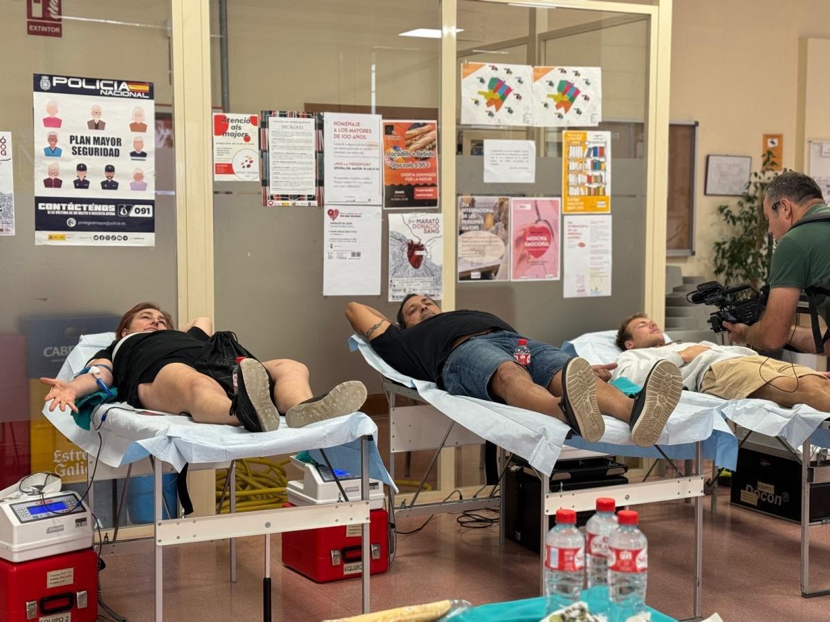La solidaridad ha llenado el Centro Social de Dénia, un éxito de Maratón de Donanción de Sangre