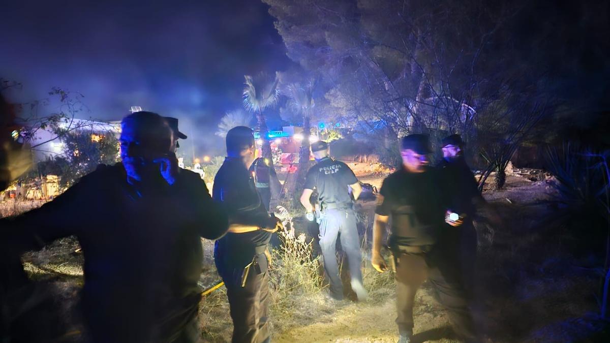 Un incendio de gran intensidad en Calp pone en riesgo varias viviendas