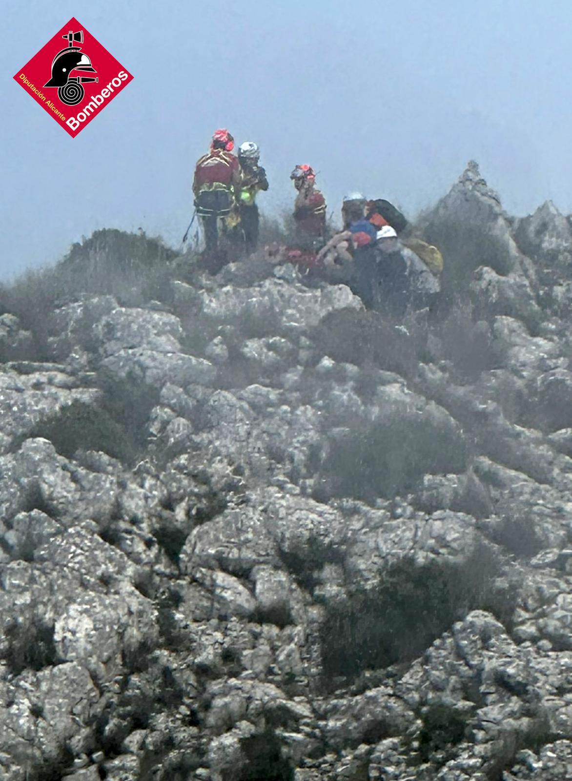 Rescatada en helicóptero una senderista por golpe de calor en la Sierra de Bèrnia