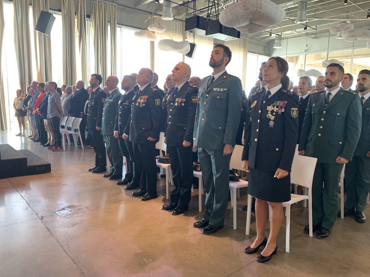 Los Santos Custodios nos recuerdan la labor de la Policía Nacional de Dénia en actos solidarios como el del pequeño Luca