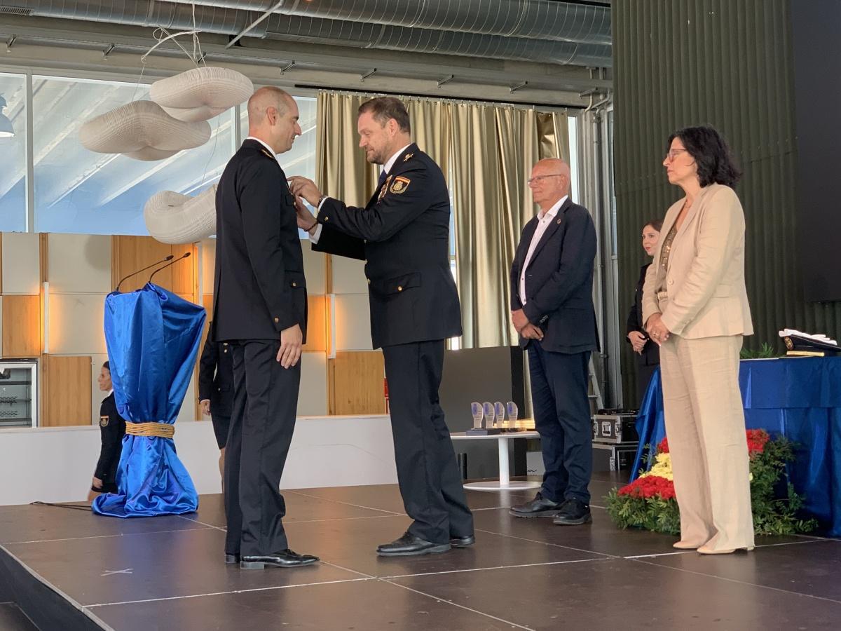 Los Santos Custodios nos recuerdan la labor de la Policía Nacional de Dénia en actos solidarios como el del pequeño Luca