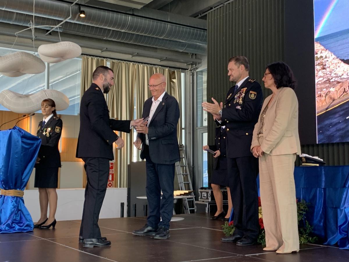 Los Santos Custodios nos recuerdan la labor de la Policía Nacional de Dénia en actos solidarios como el del pequeño Luca