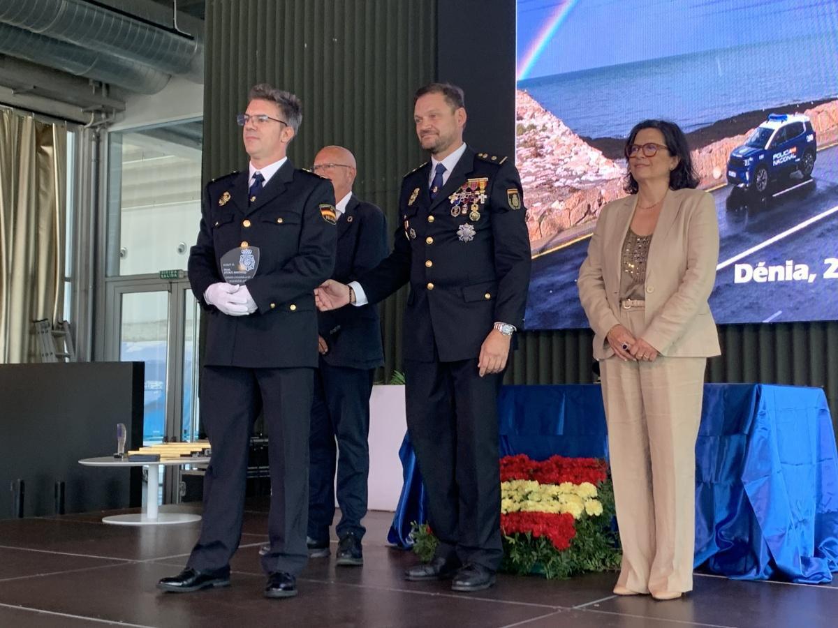 Los Santos Custodios nos recuerdan la labor de la Policía Nacional de Dénia en actos solidarios como el del pequeño Luca