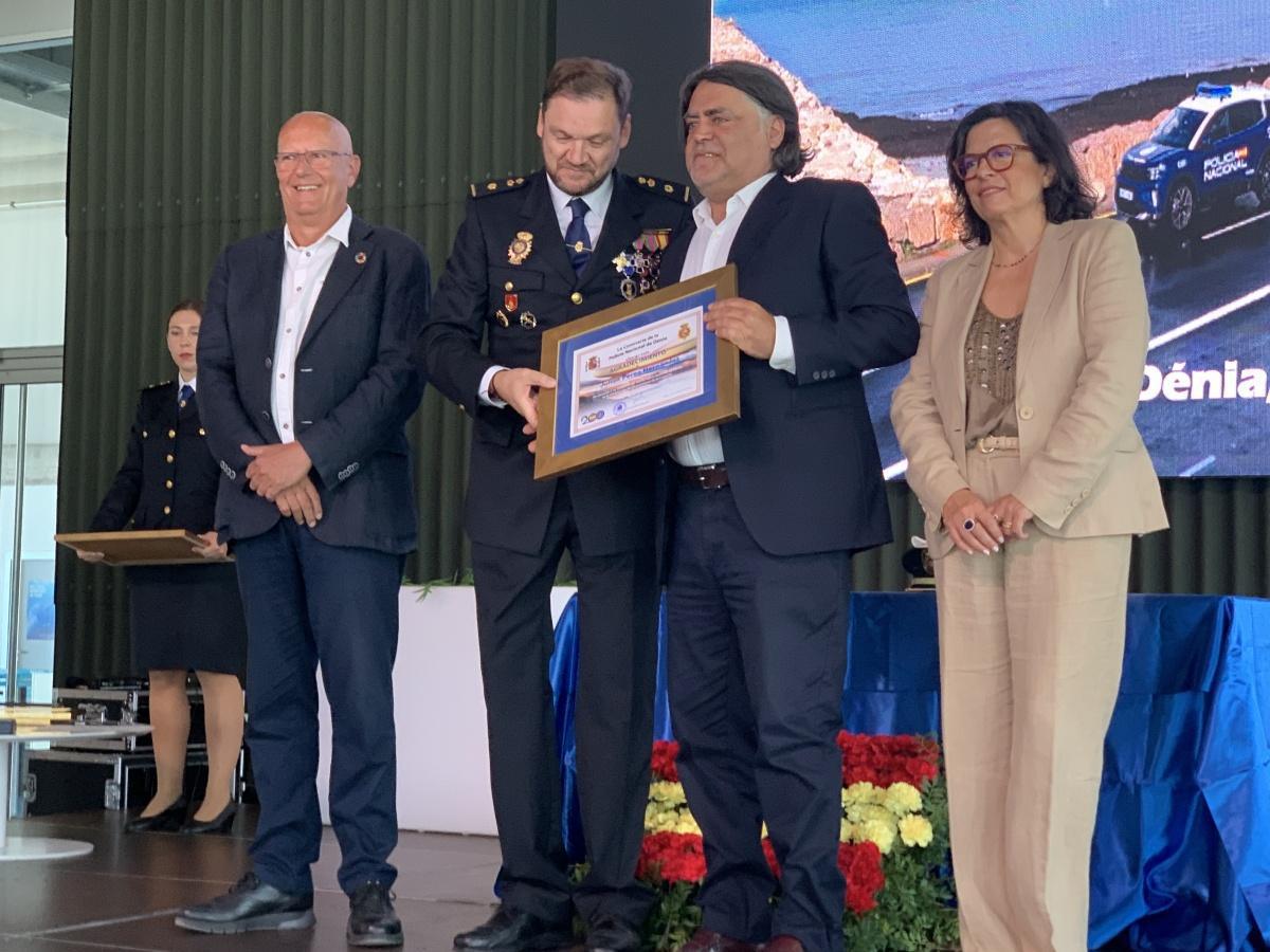 Los Santos Custodios nos recuerdan la labor de la Policía Nacional de Dénia en actos solidarios como el del pequeño Luca