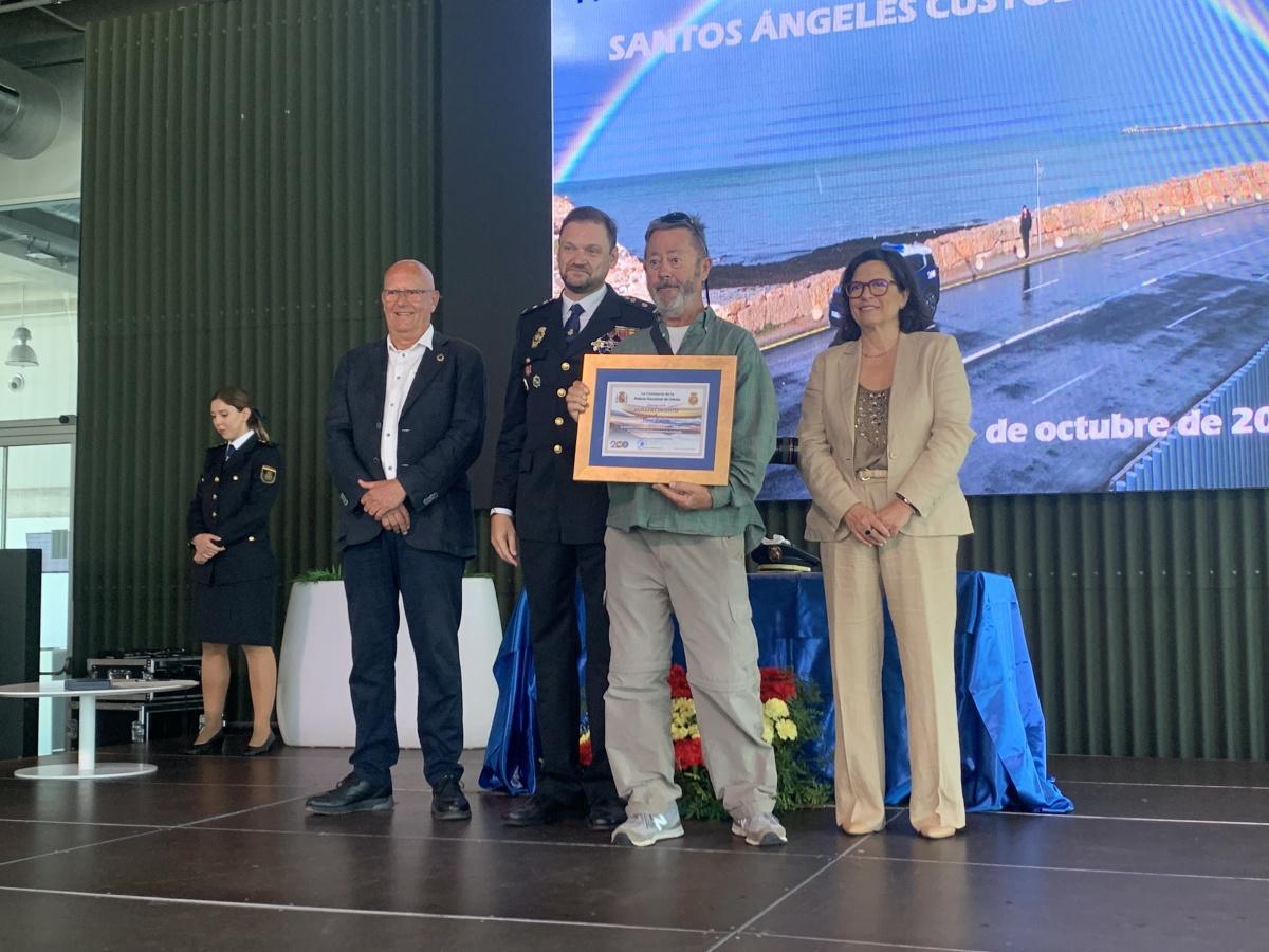 Los Santos Custodios nos recuerdan la labor de la Policía Nacional de Dénia en actos solidarios como el del pequeño Luca