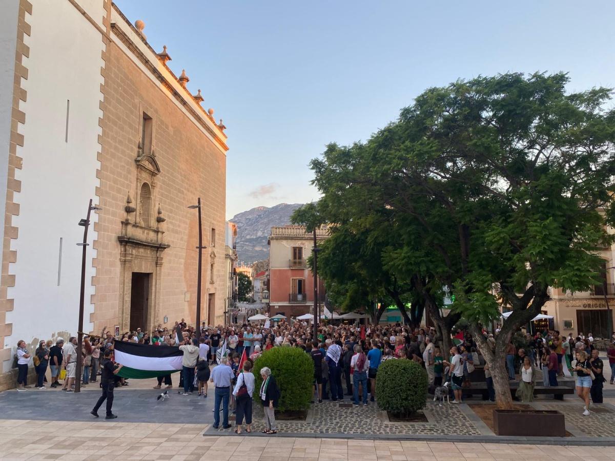 Concentración y solidaridad en Dénia por la Flotilla