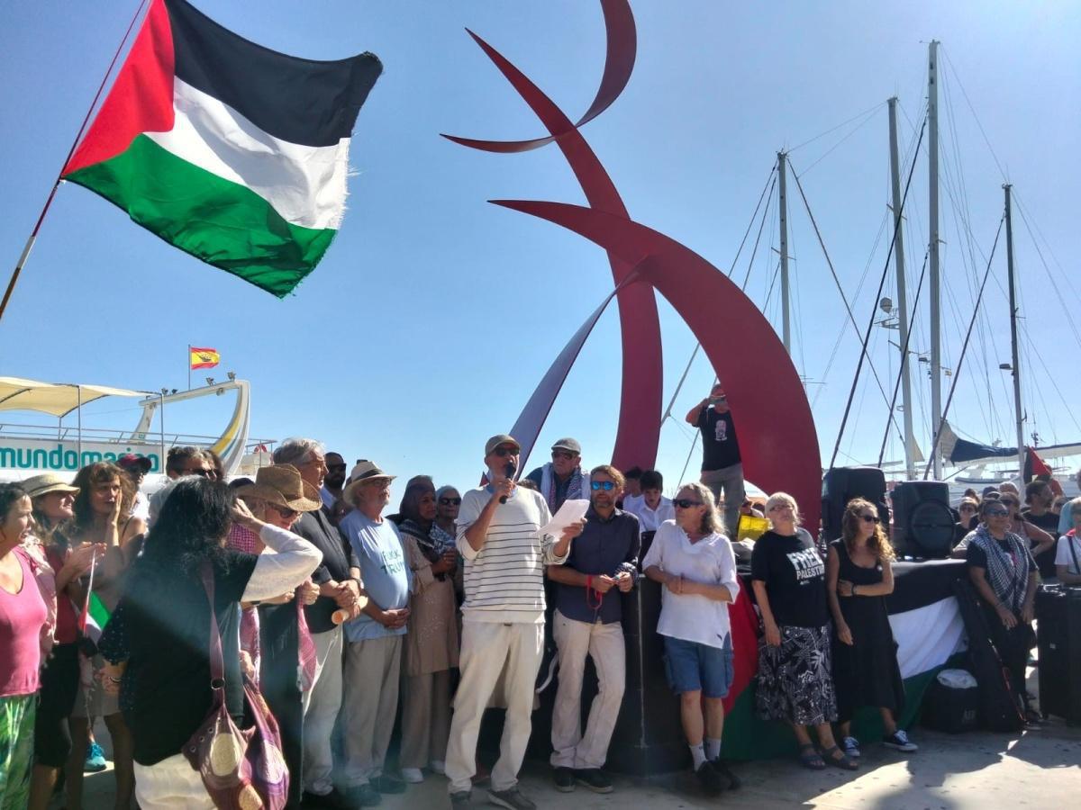 Dénia alza la voz por Palestina: casi 500 personas claman por la paz en Gaza