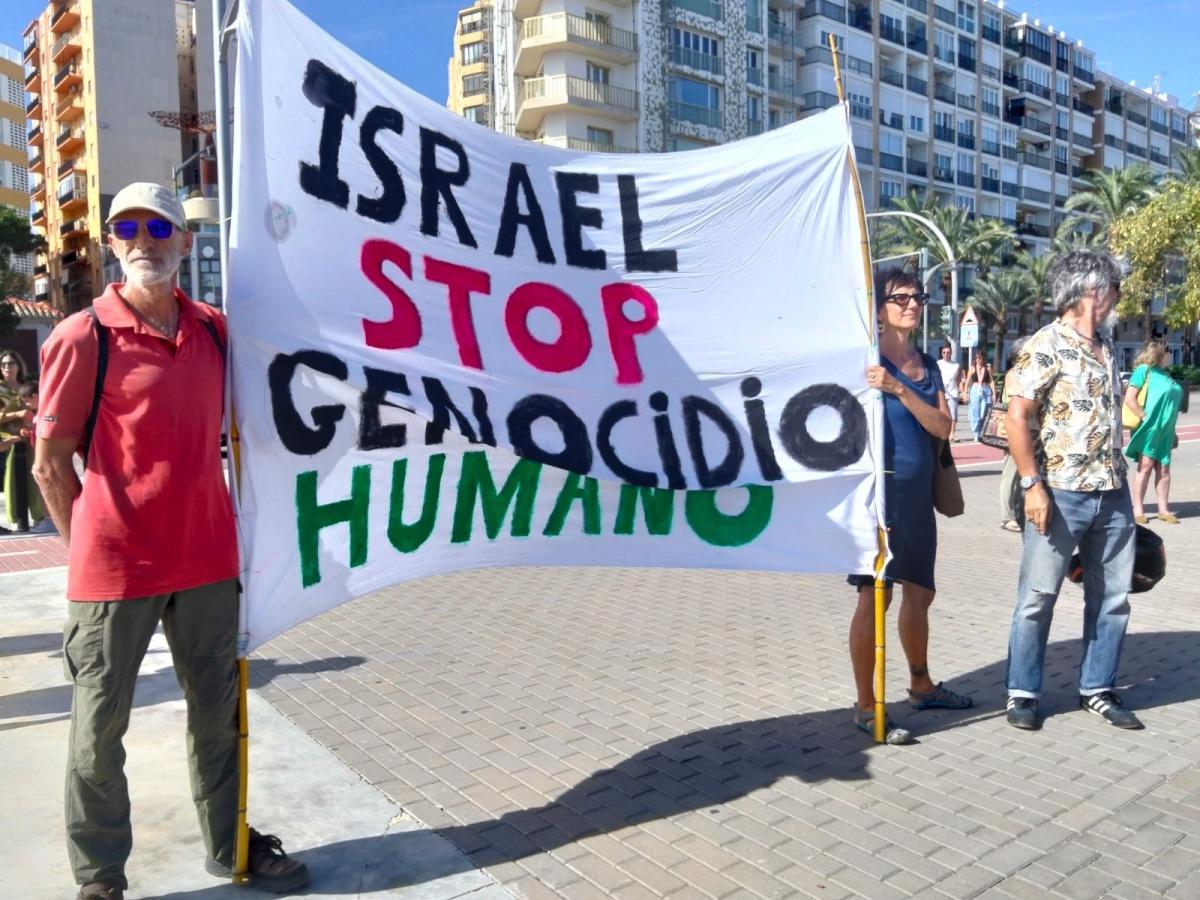 Dénia alza la voz por Palestina: casi 500 personas claman por la paz en Gaza