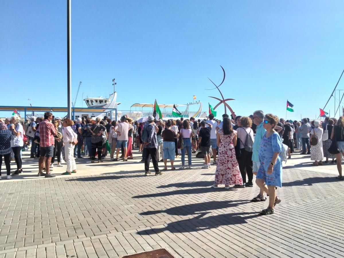 Dénia alza la voz por Palestina: casi 500 personas claman por la paz en Gaza
