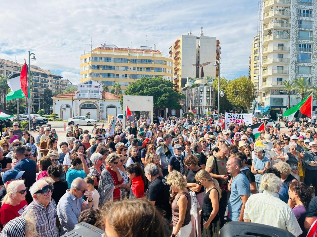Dénia alza la voz por Palestina: casi 500 personas claman por la paz en Gaza