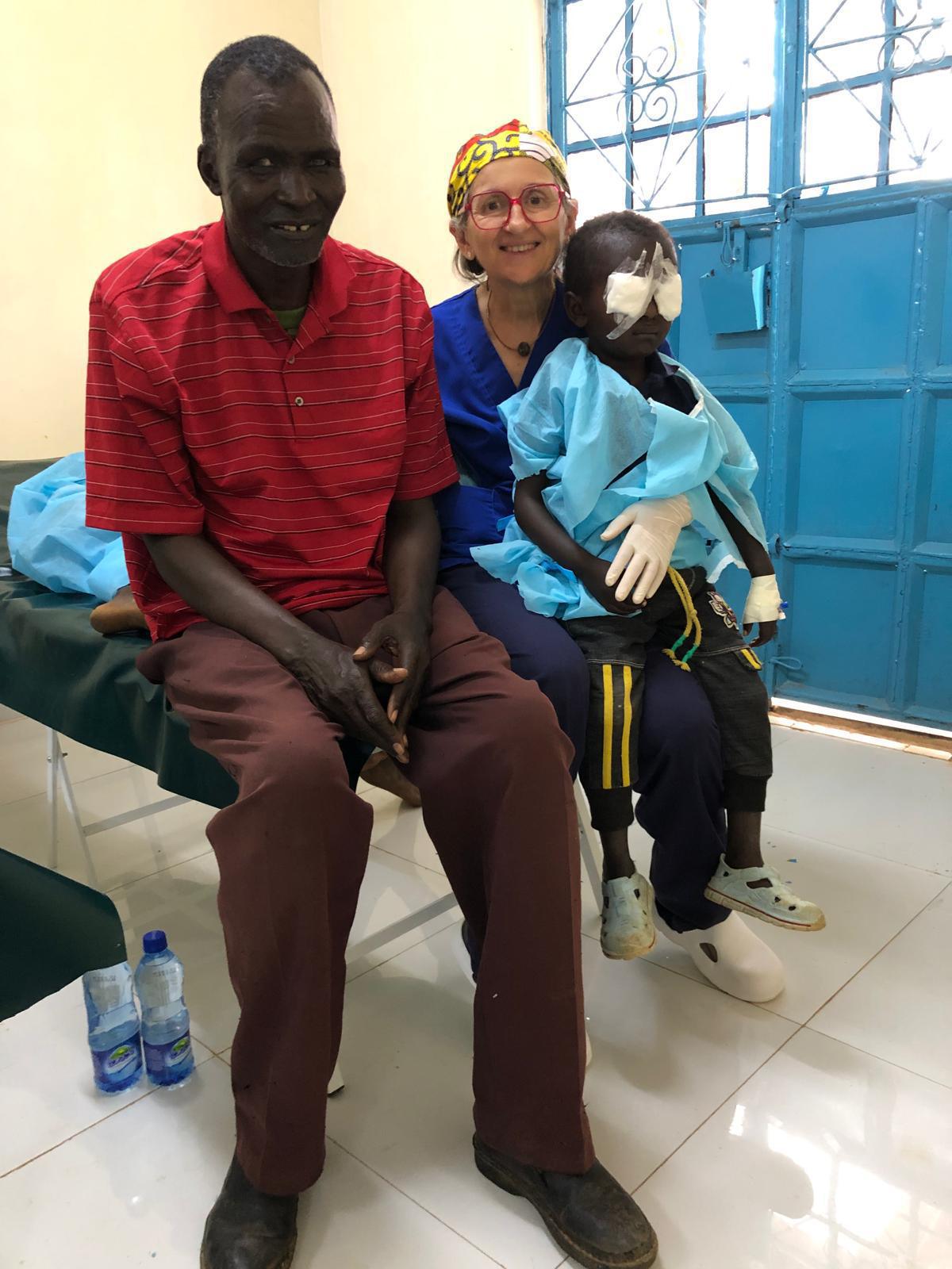 La ONG calpina Visió sense Fronteres vuelve de Kenia para operar cataratas La ONG calpina Visió sense Fronteres vuelve de Kenia para operar cataratas