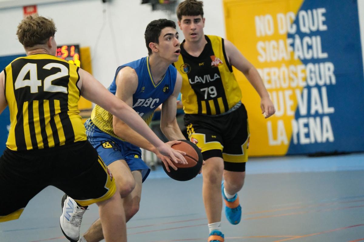 Dénia Bàsquet 1ª división cae en Calp mientras júniors y séniors 1ª zonal vencen Dénia Bàsquet 1ª división cae en Calp mientras júniors y séniors 1ª zonal vencen